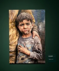 Steve McCurry boy photograph